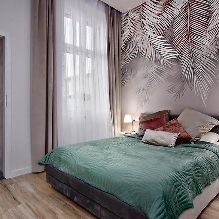 Apartament Bialy Z Jacuzzi Krakow Bagian luar foto