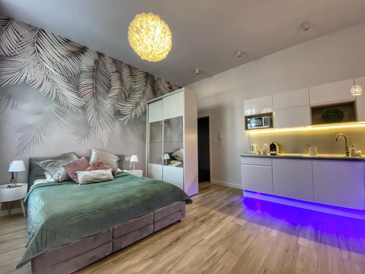 Apartament Bialy Z Jacuzzi Krakow Bagian luar foto