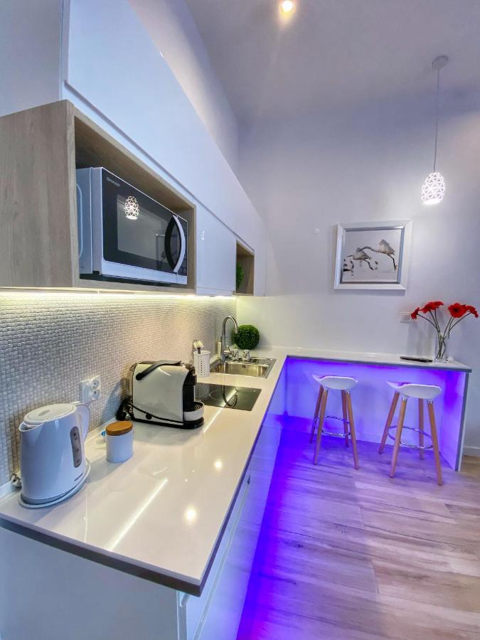 Apartament Bialy Z Jacuzzi Krakow Bagian luar foto