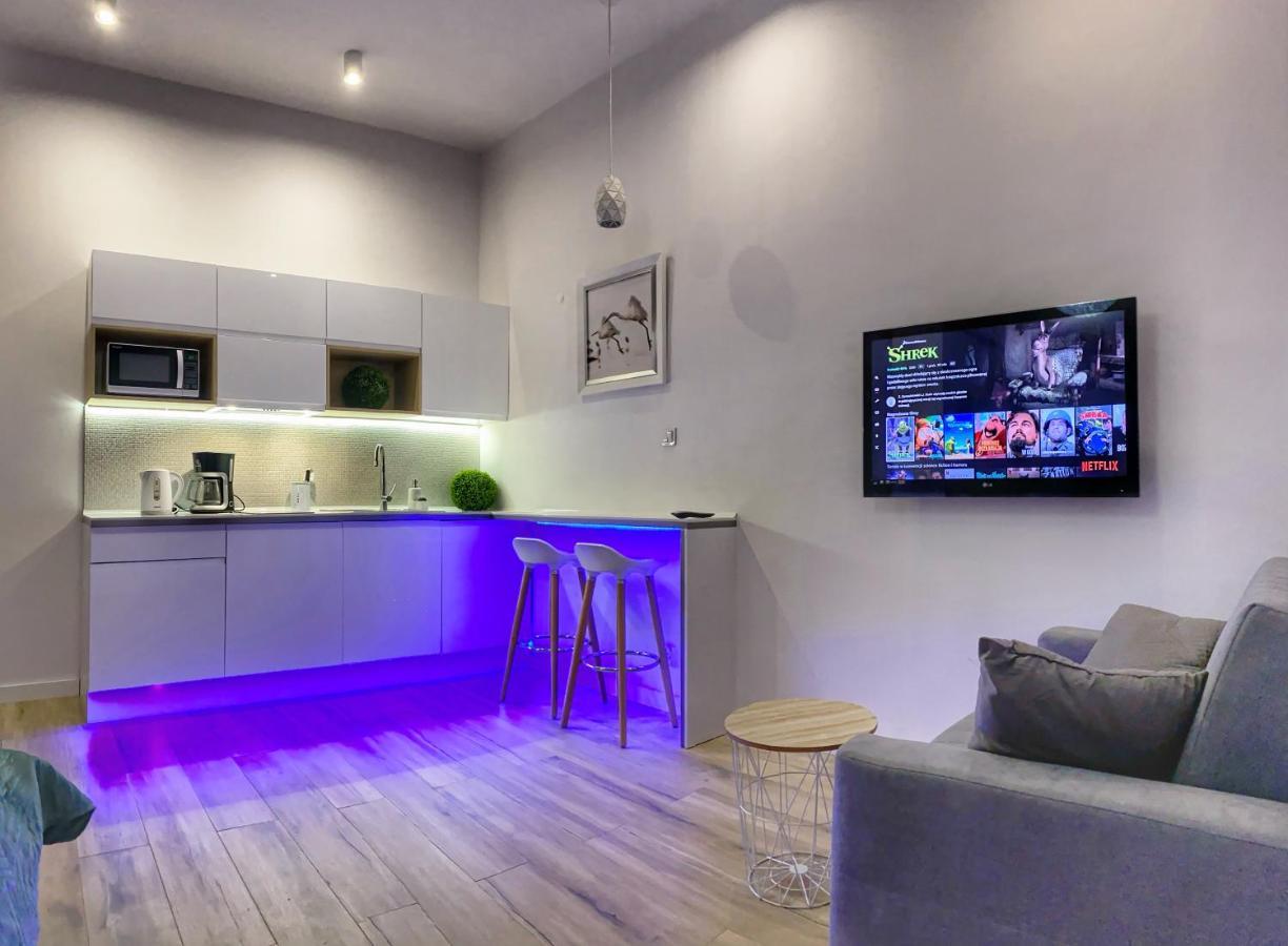 Apartament Bialy Z Jacuzzi Krakow Bagian luar foto