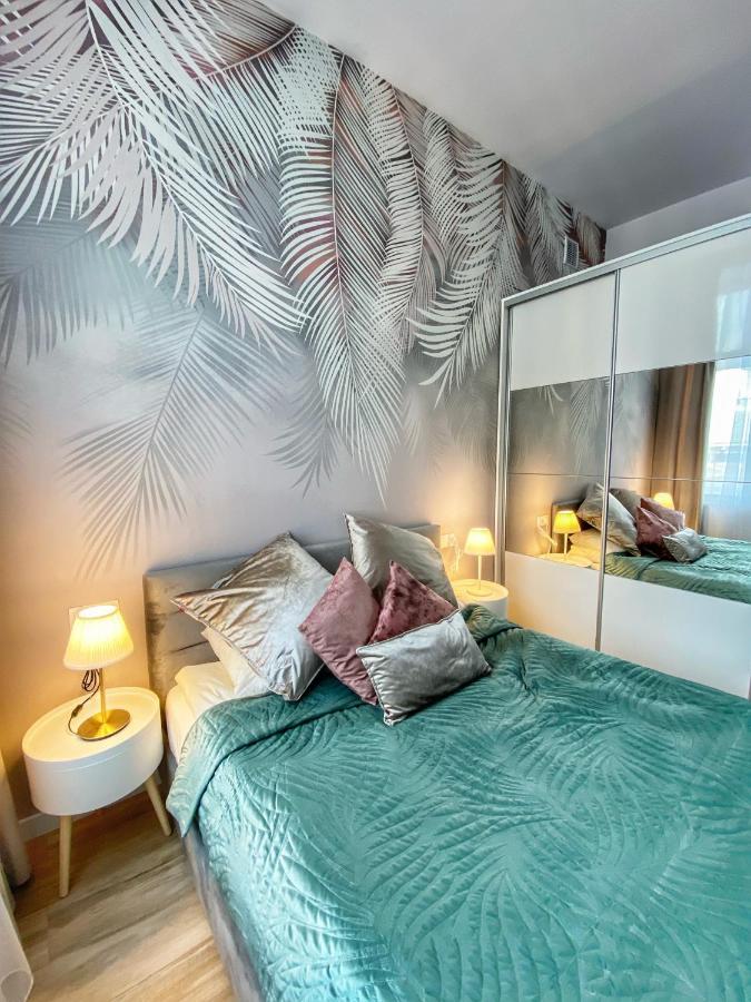 Apartament Bialy Z Jacuzzi Krakow Bagian luar foto