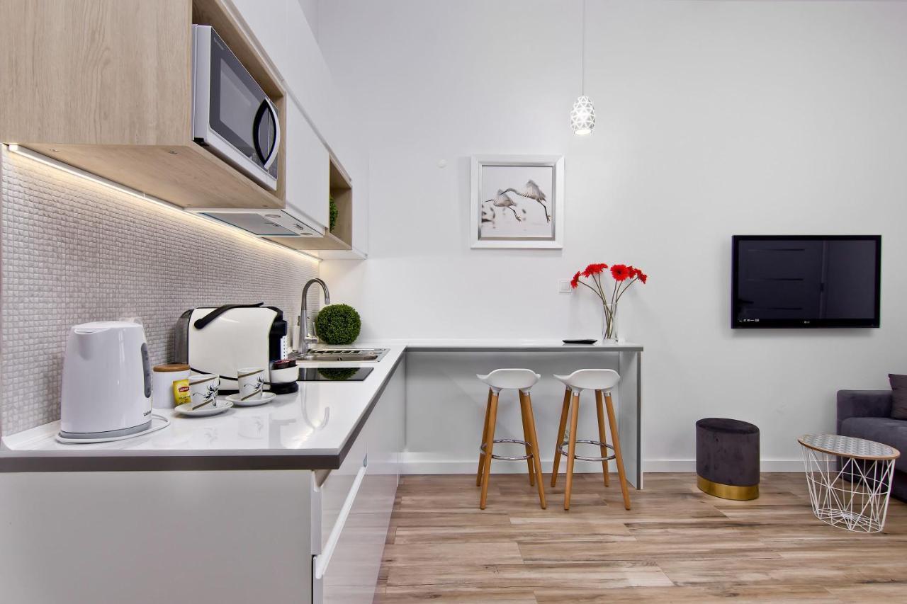 Apartament Bialy Z Jacuzzi Krakow Bagian luar foto