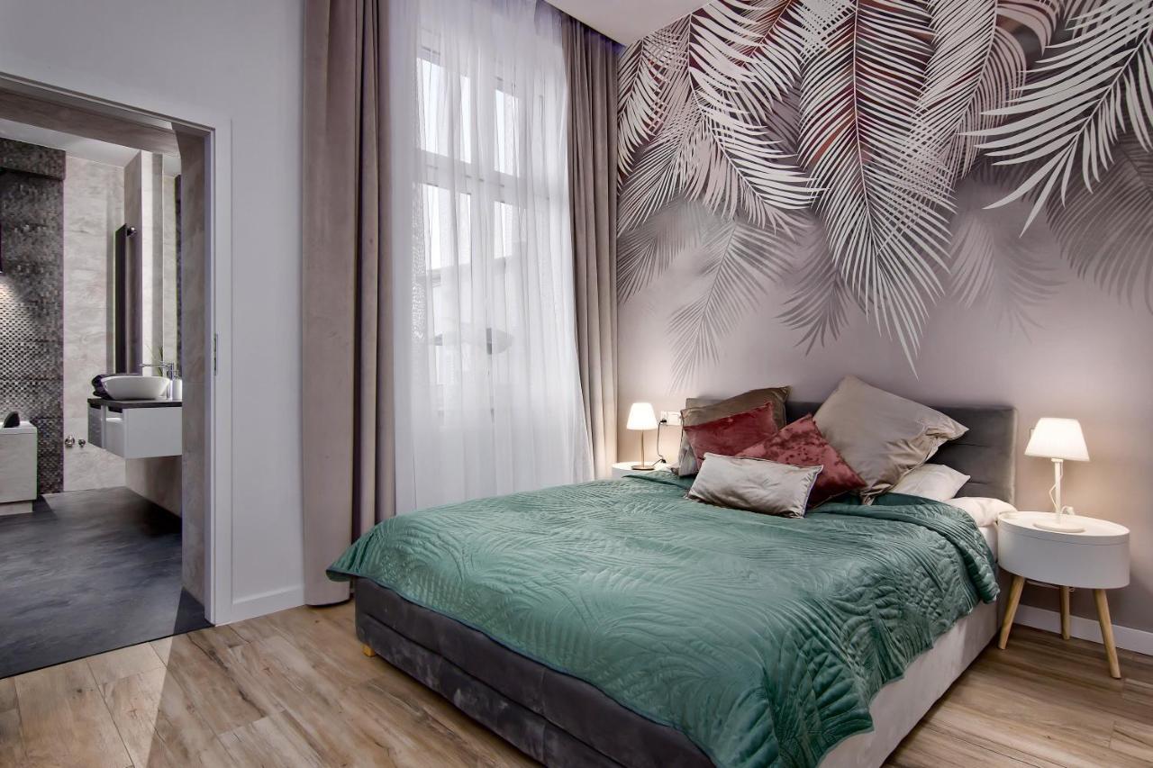 Apartament Bialy Z Jacuzzi Krakow Bagian luar foto