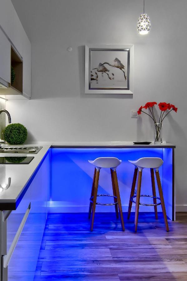 Apartament Bialy Z Jacuzzi Krakow Bagian luar foto