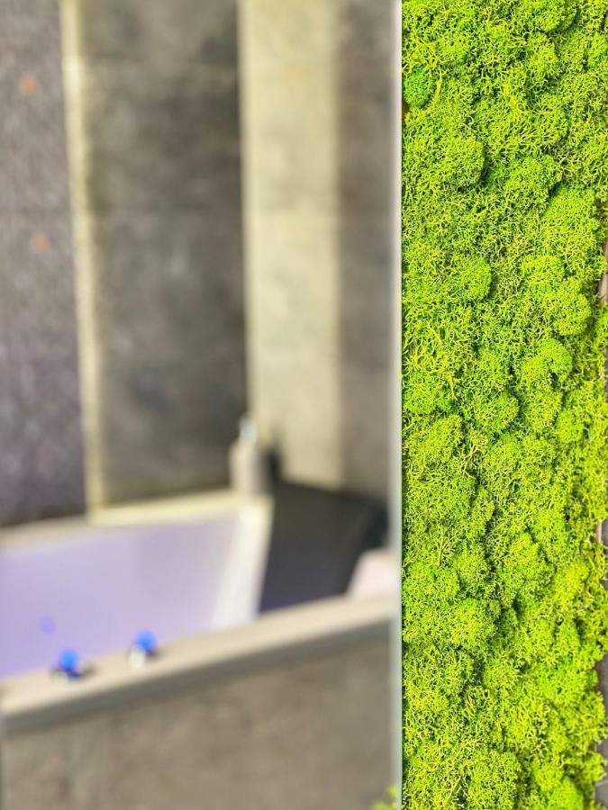 Apartament Bialy Z Jacuzzi Krakow Bagian luar foto
