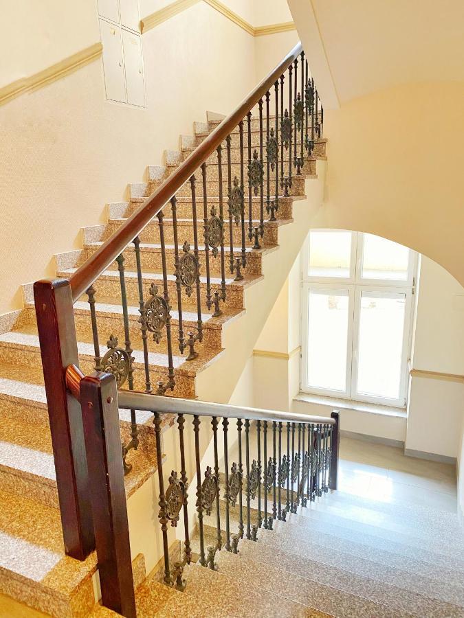 Apartament Bialy Z Jacuzzi Krakow Bagian luar foto